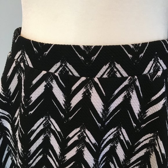 JOE B A-Line Black and White Skirt – M - Picture 2 of 4